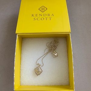 Kendra Scott Kacey light gold necklace